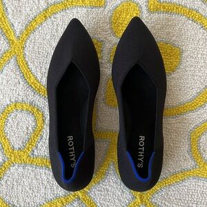 Like New! Rothy’s The Point II in Black. Sz 7.5